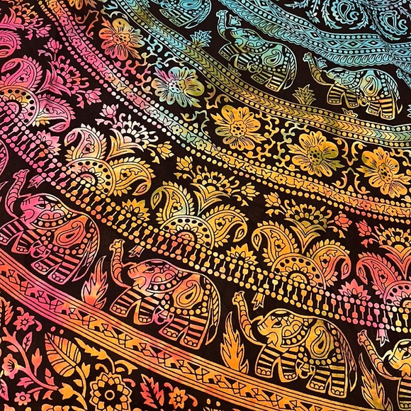 Other - Large Round colorful tapestry